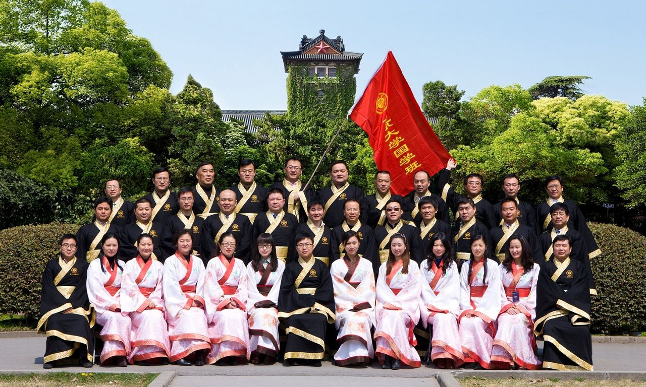 南京大学毕业证(南京大学毕业证书封面)