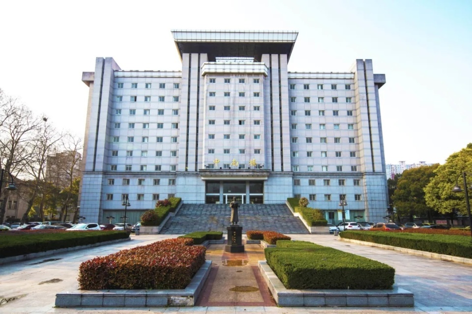 中南财经政法大学是985还是211